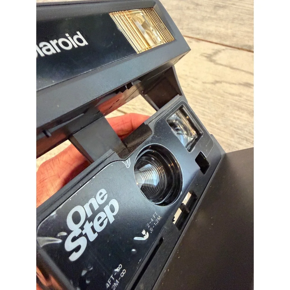 Polaroid OneStep 600 Instant Film Camera Vintage Point and Shoot Photo 90s Y2K